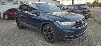skadebil auto Volkswagen Tiguan 1.5L TSFI Life*Automaat*LED*DAB*ACC*Camera*Digitaal Cockpit* 2023/2