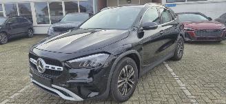 Avarii autoturisme Mercedes GLA 180 Automaat*LED*Trekhaak*Digitaal display*Comfort stoelen*Parkeerpaket met camera*Navigatie*Apple Carplay*MBUX* 2025/7