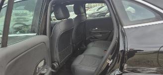 Mercedes GLA 180 Automaat*LED*Trekhaak*Digitaal display*Comfort stoelen*Parkeerpaket met camera*Navigatie*Apple Carplay*MBUX* picture 14