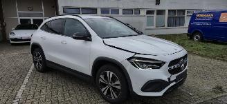 Mercedes GLA 220d 4Matic*Automaat*Ambiente*LED*DigitalDisplay*Navigatie*Nachtzicht paket*Parkeer paket* picture 3
