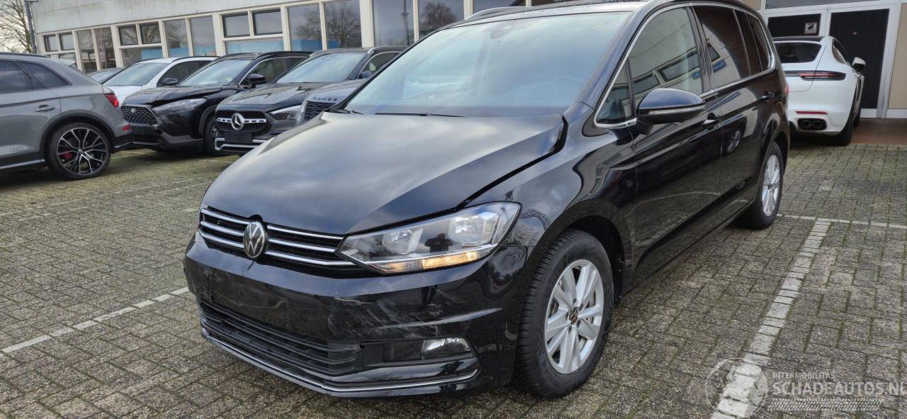 Volkswagen Touran 1.5L Benzine Highline *Automaat* LED *Ambiente *Camera *Apple CarPlay *Digitaal Cockpit *Airco *DAB+