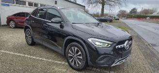  Mercedes GLA 180 Benzine *Automaat*LED*Airconditioning*DAB*Comfortstoelen*Camera*Parkeer pakket* 2022/1