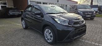 Damaged car Toyota Aygo X Play*1.0L*Automaat*Ambiente*Navigatie*DAB*Camera 2025/4