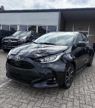 škoda osobní automobily Toyota Yaris 1.5L VVTi 130 Hybride * LED*HeadUp*Trekhaak*Navigatie*Keyless* 2024/2
