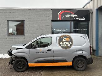 krockskadad bil auto Peugeot Partner PEUGEOT PARTNER 1.5D 2019 2019/10