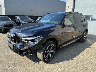 krockskadad bil auto BMW X5 BMW X5 45e M 2020 SKY LOUNGE 2020/10