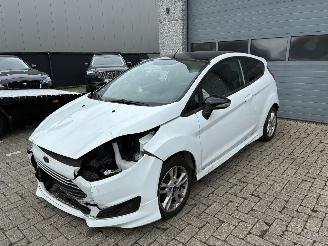 Voiture accidenté Ford Fiesta FORD FIESTA 1.0 2015 2015/1