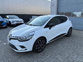 Damaged car Renault Clio RENAULT CLIO 0.9TCE 2017 2017/2