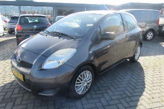 Damaged car Toyota Yaris 1.3 VVTi Comfort 2010/1