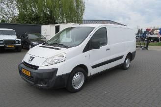 krockskadad bil bedrijf Peugeot Expert 229 2.0 HDI L2H1 2008/9