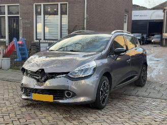 krockskadad bil auto Renault Clio Estate 0.9 TCe Night&Day 2015/1
