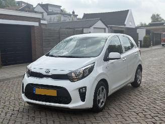 Damaged car Kia Picanto AIRCO 1.0 CVVT EconomyPlusLine 2017/1