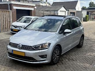 krockskadad bil auto Volkswagen Golf Sportsvan 1.6 TDI / DSG / NAP 2016/1