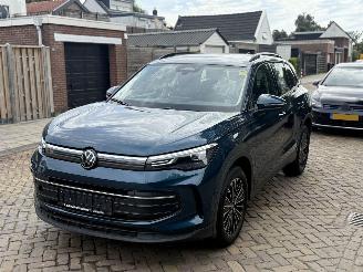 krockskadad bil auto Volkswagen Tiguan 1.5 eTSI AUTOMAAT Nieuwste model! 2024/1