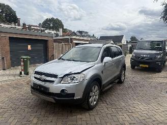 Schadeauto Chevrolet Captiva 2.0 VCDI Executive grijs kenteken 2010/1