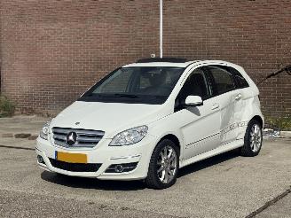 Schadeauto Mercedes B-klasse B200 / AUTOMAAT / NAP!!! 2009/1