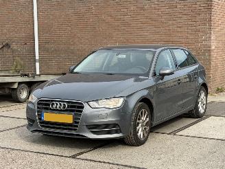 Vaurioauto  passenger cars Audi A3 1.6 TDI AUTOMAAT EURO 6 2016/1