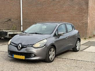 krockskadad bil auto Renault Clio 1.5 Dci eco 2013/1