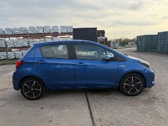 Toyota Yaris 1.5 Hybrid Dynamic Bi-Tone picture 7