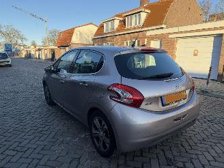 Peugeot 208 1.6 e-HDi Allure  NAP picture 9
