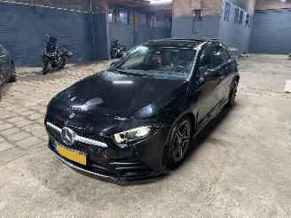skadebil auto Mercedes A-klasse A200 AMG PAKKET PANO SFEER 2018/1