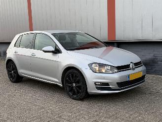 Vaurioauto  passenger cars Volkswagen Golf 1.6 TDI 2017/1