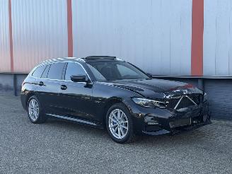 Damaged car BMW 3-serie 330e TOURING 215KW AUT X-DRIVE 2021/1