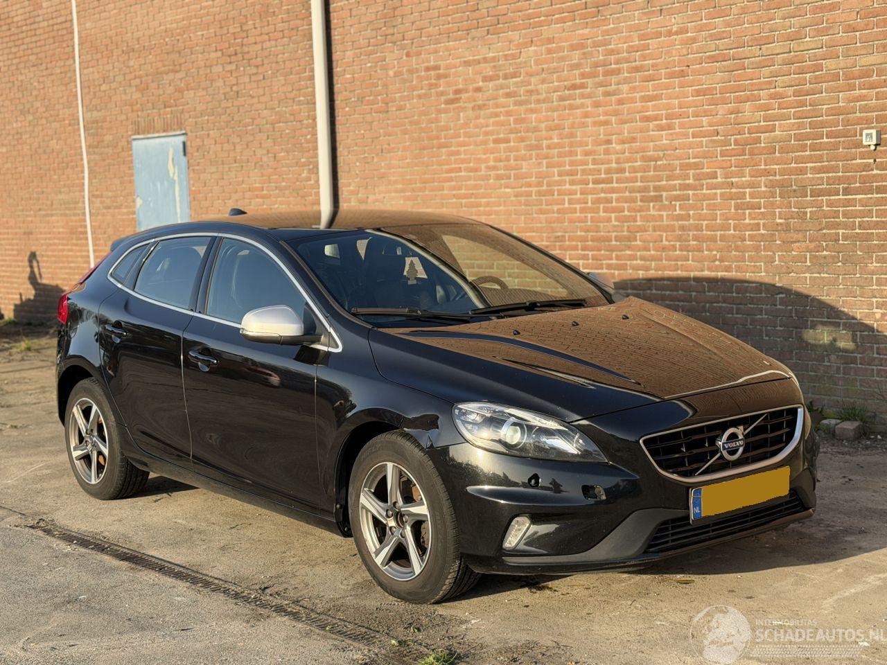 Volvo V-40 2.0 D2 R Design