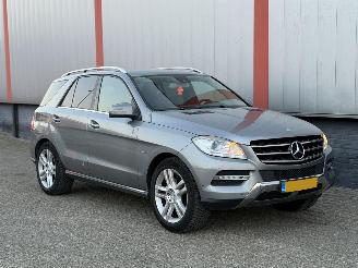 Voiture accidenté Mercedes ML 250 Bluetec Edition 1 EURO 6 Luchtvering 2011/1