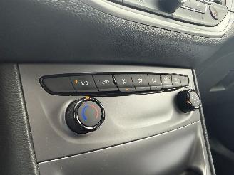 Opel Astra 1.0 Online Edition NAP picture 16