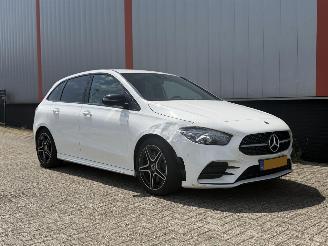 Damaged car Mercedes B-klasse B250 AMG PANO SFEER 2019/1