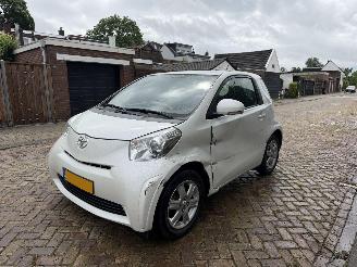 krockskadad bil auto Toyota iQ 1.0 VVTI NAP 2011/1