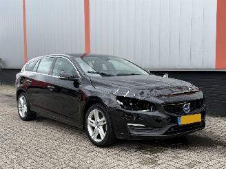 skadebil auto Volvo V-60 2.0 T3 Nordic + 2017/1