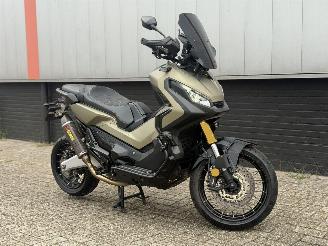 Schadeauto Honda  750 X - ADV - AKRA - CARBON 2017/1