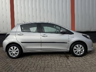 Toyota Yaris 1.5 Full Hybrid NAP KILOMETERS!!!!!!! picture 3
