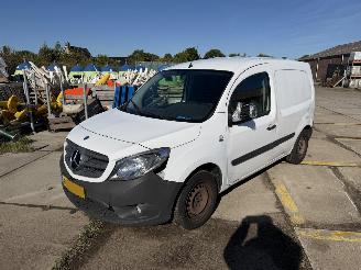 krockskadad bil auto Mercedes Citan 108 CDI BlueEFFICIENCY 2014/1