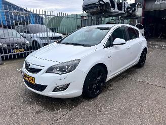 Unfallwagen Opel Astra 1.4 TURBO SPORT 2011/2