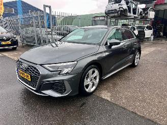 Voiture accidenté Audi A3 30 TFSI SPORTBACK SLINE 2022/9