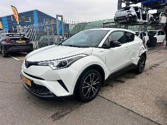 Vaurioauto  passenger cars Toyota C-HR 1.8 HYBRIDE BI-TONE 2018/4
