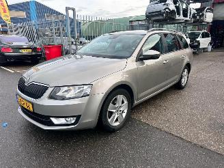 skadebil auto Skoda Octavia 1.6 TDI GREENLINE 2014/12