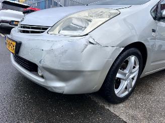 Toyota Prius 1.5 VVT-i picture 14