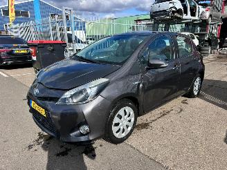 Voiture accidenté Toyota Yaris 1.5 FULL HYBRIDE 2014/4