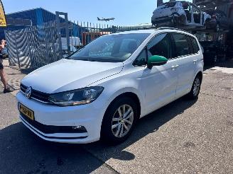 skadebil auto Volkswagen Touran 1.0 TSI 7 PERSOON 2019/6