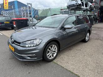 damaged passenger cars Volkswagen Golf 1.6 TDI / DSG / 2017/4
