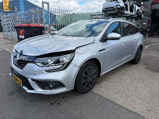 krockskadad bil auto Renault Mégane 1.5 DCI LIMITED / AUTOMAAT 2018/4