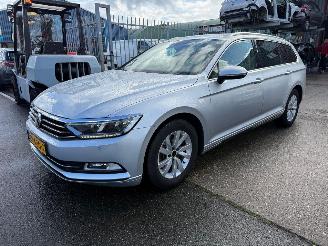 skadebil auto Volkswagen Passat 1.6 TDI / DSG / 2018/1