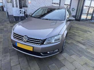 skadebil auto Volkswagen Passat 1.4 TSI COMFORTLINE BLUEMOTION AUTOMAAT 2011/11