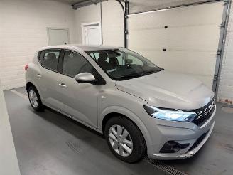 krockskadad bil auto Dacia Sandero  2023/3