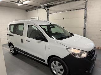 krockskadad bil auto Dacia Dokker // 48000 KM // 2020/6