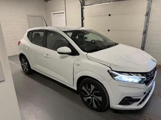 krockskadad bil auto Dacia Sandero  2025/3